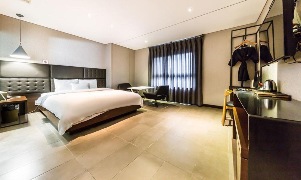 Yeongdeungpo Lifestyle F Hotel โซล ภายนอก รูปภาพ