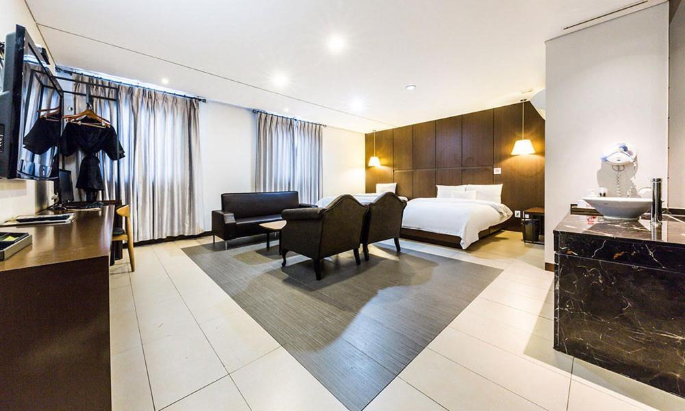 Yeongdeungpo Lifestyle F Hotel โซล ภายนอก รูปภาพ