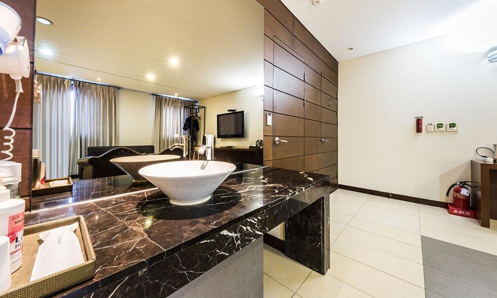Yeongdeungpo Lifestyle F Hotel โซล ภายนอก รูปภาพ