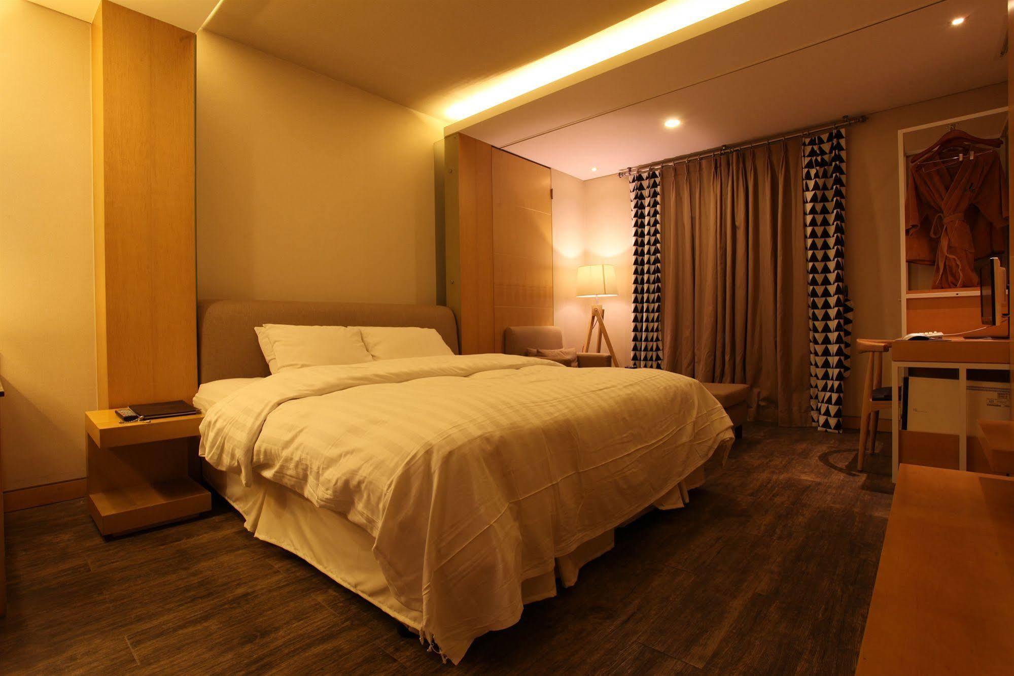 Yeongdeungpo Lifestyle F Hotel โซล ภายนอก รูปภาพ